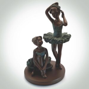 Statue of two ballerinas
